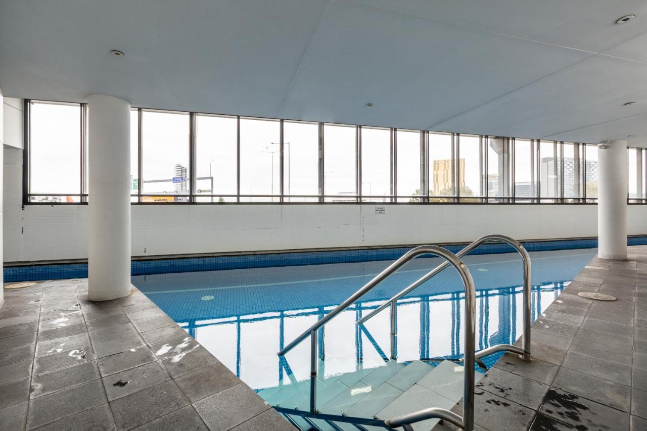☆Of Southbank☆Light Filled Apartment☆Huge Private Terrace With City Views☆Parking☆Pool☆Gym☆Wifi ملبورن المظهر الخارجي الصورة